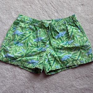 Vineyard Vines Green Leaf Fish Print Women's Shorts